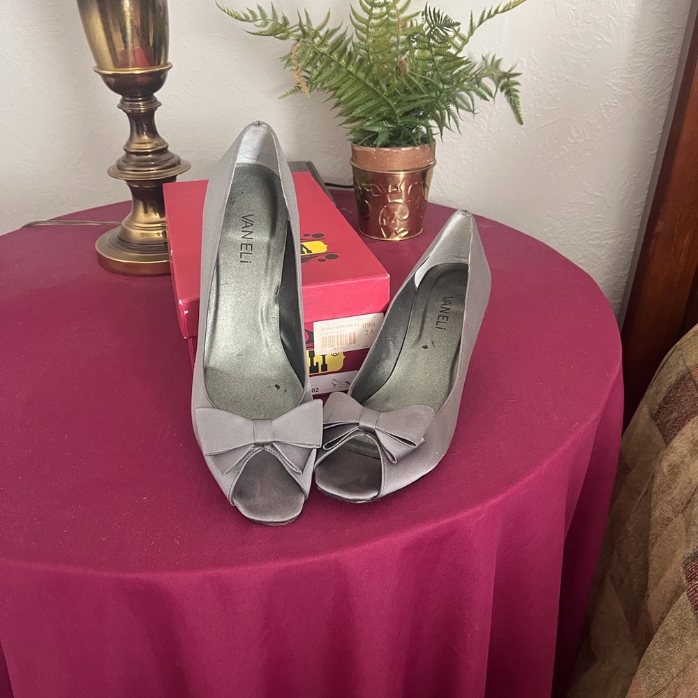 Vaneli Silver Satin Pump